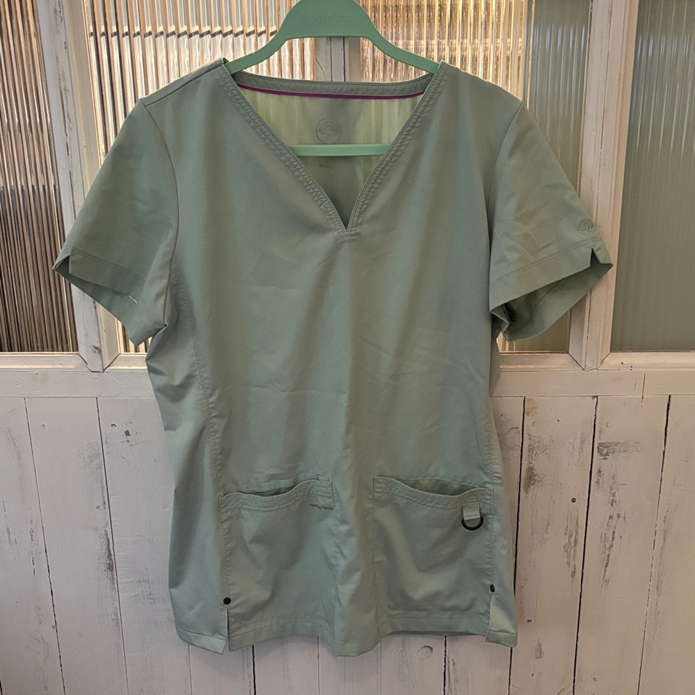 Healing Hands Mint Green Short Sleeve Top